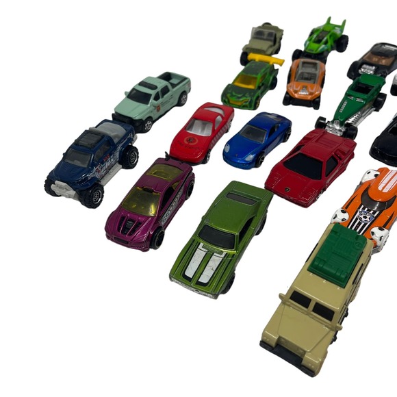 Die Cast Lot of 18 Miscellaneous Cars Trucks Hot Wheels Dodge Muscle Car - Picture 7 of 9